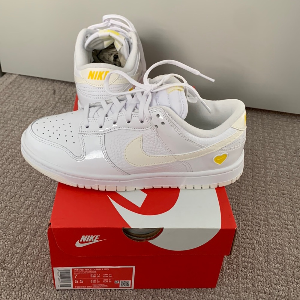 Women’s Nike dunk low white yellow heart size 7